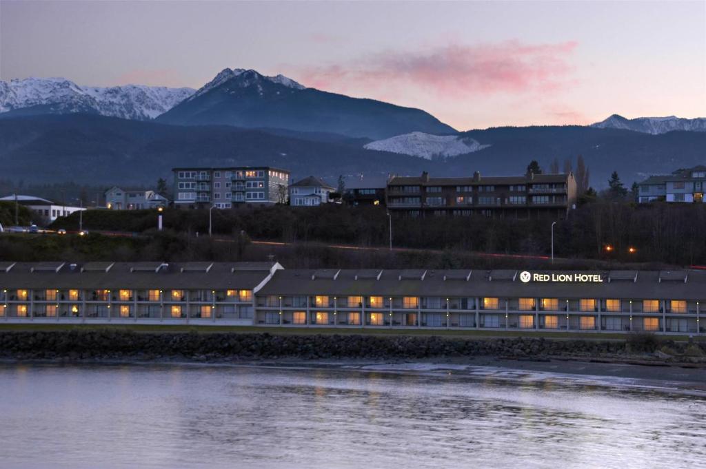 Red Lion Hotel Port Angeles Harbor image 23
